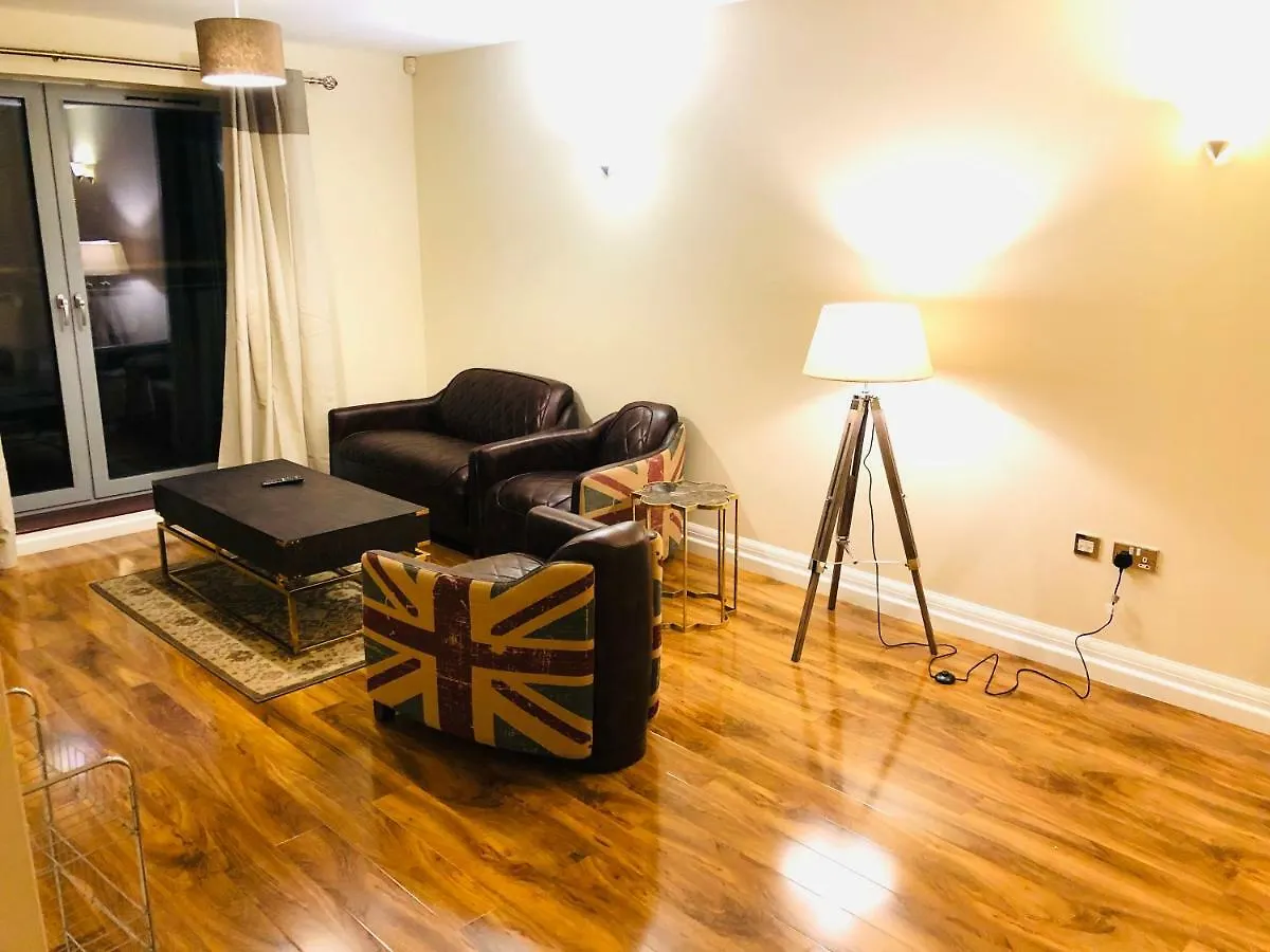 Modern Apartment By River Thames London