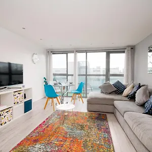 https://stylish-apartment-close-to-london-bridge.brighton-hotels-england.com